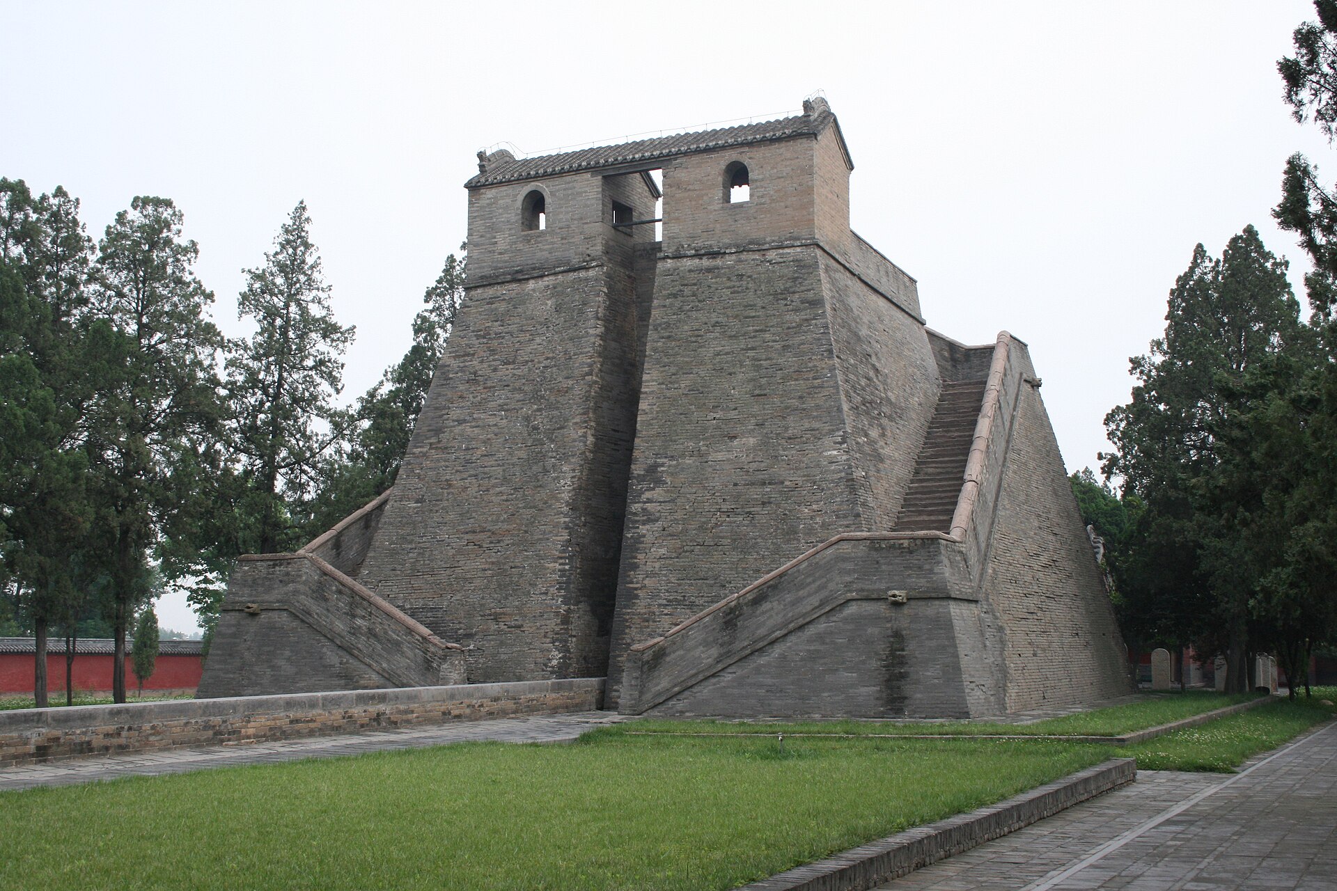 Oblique view of the Gaocheng Observatory brick body, stairways and measuring surface