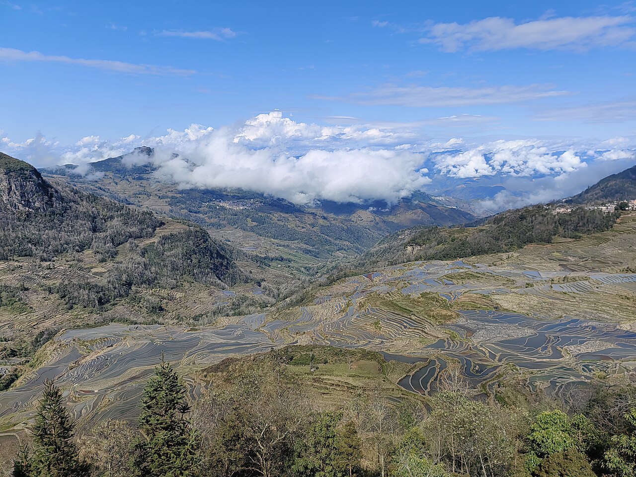 Terrace slopes and clouds seen in the Azheke area of Yuanyang